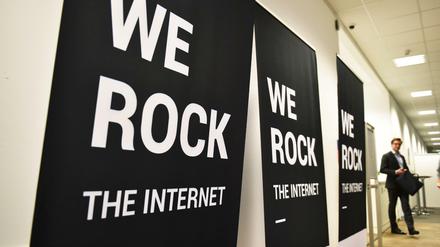 Aufsteller bei der Jahreshauptversammlung von Rocket Internet in Berlin 2015.