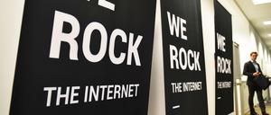 Aufsteller bei der Jahreshauptversammlung von Rocket Internet in Berlin 2015.