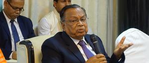 Bei einem Treffen mit ausländischen Journalisten verkündete der Außenminister Bangladeschs die Umsiedlungspläne an.