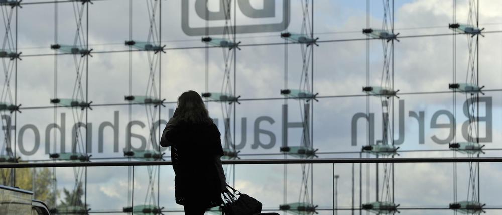 Ob der Berliner Hauptbahnhof am Freitag evakuiert werden muss, steht noch nicht fest.
