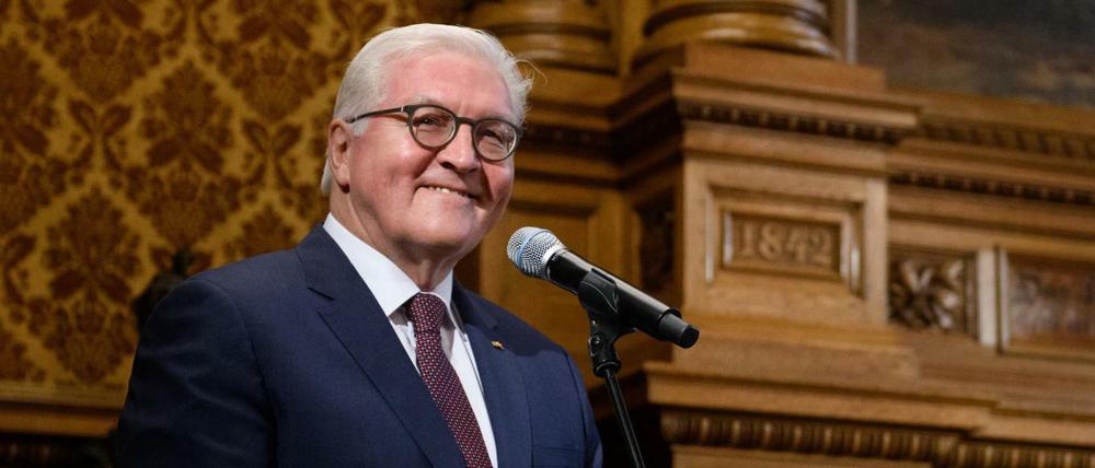 Bundespräsident Frank-Walter Steinmeier spricht im Rathaus in Hamburg.