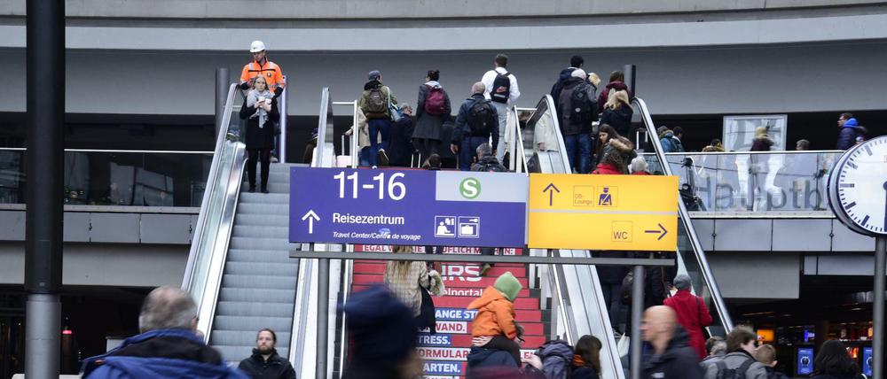 Am Berliner Hauptbahnhof nahmen Polizisten in der Nacht zu Sonnabend einen Exhibitionisten fest.