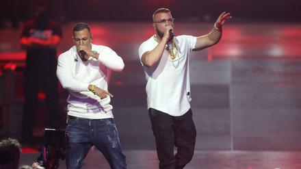 Die Rapper Kollegah (r) und Farid Bang stehen in der Kritik für antisemitische Textzeilen.