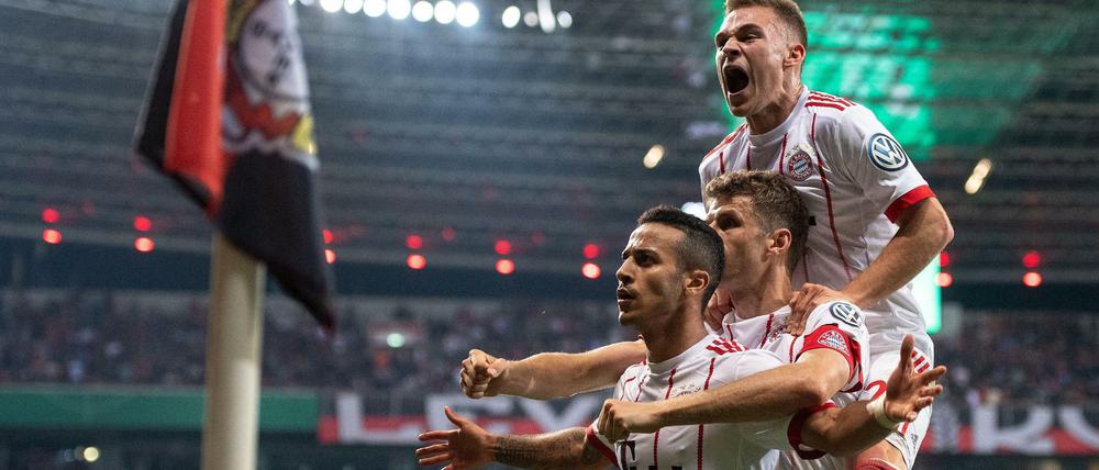 Einige Köpfe größer. Der FC Bayern ließ Leverkusen keine Chance.