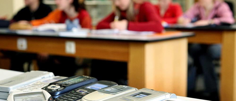 Sollen Handys an Grundschulen in Zukunft verboten werden?