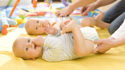 Schöner ausgehen mit Babys? Berlins Grüne wollen das Wickeln in der Gastronomie erleichtern.