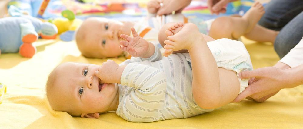 Schöner ausgehen mit Babys? Berlins Grüne wollen das Wickeln in der Gastronomie erleichtern.