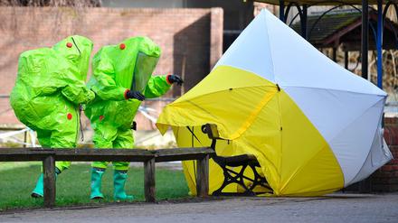 Britische Rettungskräfte nach dem Anschlag auf Skripal in Salisbury. 
