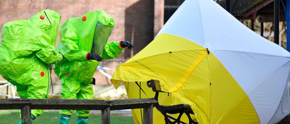 Britische Rettungskräfte nach dem Anschlag auf Skripal in Salisbury.