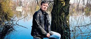 Am Weißen See in Weißensee für „Weissensee“. Regisseur Friedemann Fromm hat hier zahlreiche Szene für die erfolgreiche Fernsehserie gedreht.