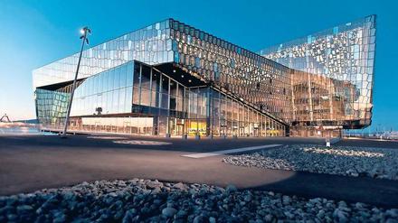 Wie von einem anderen Stern. Die Harpa in Reykjavík war kürzlich der Treffpunkt für Spieler aus aller Welt, die sich bei Eve Online in rund 7800 Sternensystemen bewegen und dabei alle möglichen Dinge treiben. 