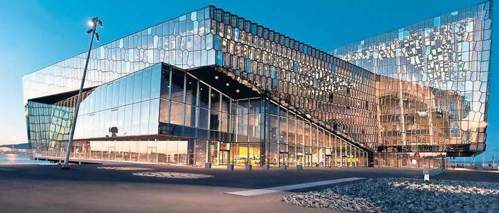 Wie von einem anderen Stern. Die Harpa in Reykjavík war kürzlich der Treffpunkt für Spieler aus aller Welt, die sich bei Eve Online in rund 7800 Sternensystemen bewegen und dabei alle möglichen Dinge treiben. 