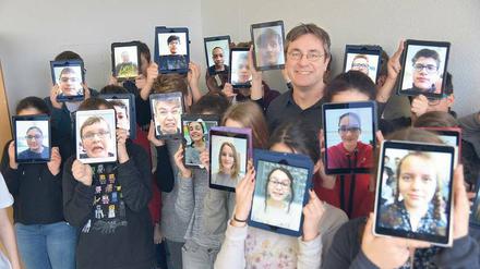 Aus besseren Zeiten. Die iPad-Schüler des Gymnasiums Würselen kommen demnächst in die Oberstufe. Dort wächst der Jahrgang und damit der Bedarf an neuen Geräten. Das Modellprojekt droht zu scheitern. Auch durch den bundesweiten Digitalpakt sollen Laptops oder Tablets für die Schüler nicht finanziert werden.