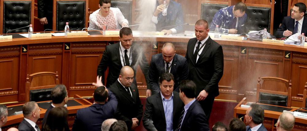 In diesem Monat wurde Albaniens Regierungschef Edi Rama in der Volksvertretung mit Eiern und Mehl attackiert.