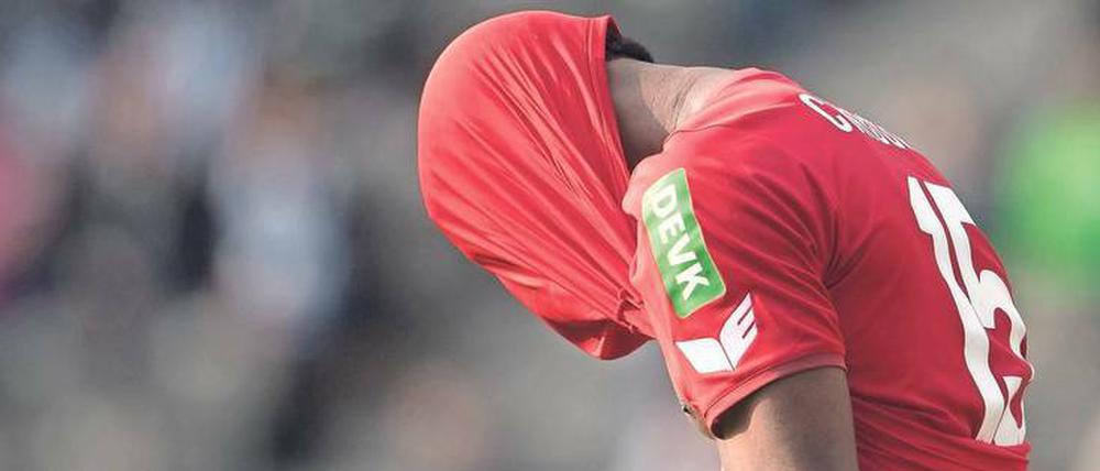 Die Ritter von der traurigen Gestalt. Die Spieler des 1. FC Köln hatten in den vergangenen Wochen so viele letzte und allerletzte Chancen, dass sie inzwischen des Kämpfens müde wirken. Schon bald könnte es damit vorbei sein.