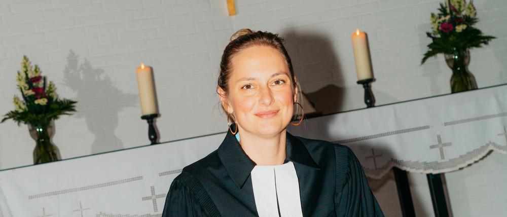 Pastorin Josephine Teske arbeitet viel auf Facebook und Instagram und spricht als junge, religiöse Frau über Tabu-Themen, wie Menstruation und Schwangerschaftsabbruch.