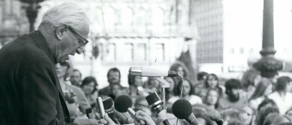 Professor Herbert Marcuse spricht auf dem Angela-Davis-Kongress in Frankfurt am Main im Juni 1962