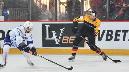 Leon Draisaitl (r.) bereitete beide deutschen Tore vor, war aber nicht zufrieden mit seiner Leistung.