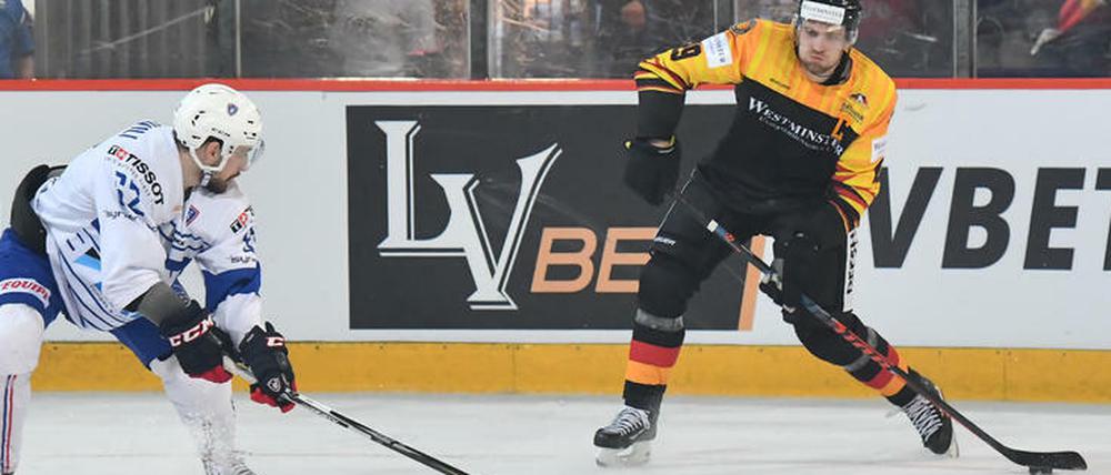 Leon Draisaitl (r.) bereitete beide deutschen Tore vor, war aber nicht zufrieden mit seiner Leistung.