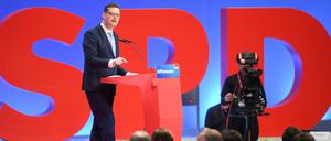 Thorsten Schäfer-Gümbel, Landesvorsitzender der SPD Hessen, eröffnete am Sonntag den Außerordentlichen Bundesparteitag in Wiesbaden.