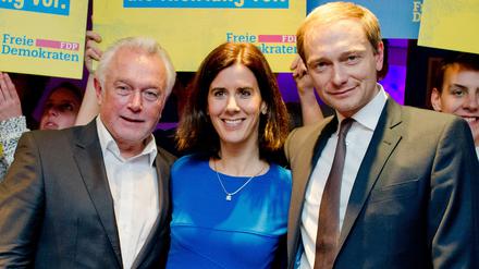 Katja Suding posiert vor einigen Jahren in Hamburg mit Christian Lindner (rechts) und Wolfgang Kubicki (links).