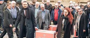 Die Kanzlei Hausfeld und der Rechtsdienstleister myright übergaben schon im November erste Sammelklagen gegen den Autokonzern. 