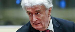 Radovan Karadzic, der ehemalige Serbenführer, kommt zu einer Anhörung vor dem UN-Tribunal. 