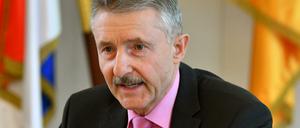 Karl-Heinz Schröter (SPD) bestätigte die Ermittlungen gegen eine Beamten des ZDPol.