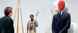 Am Stand der Galerie Gagosian trifft man auf „Marsupiale“ von Urs Fischer und „Window Washer“ von Duane Hanson.
