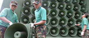 Abrüstung in Dezibel. Hier installieren südkoreanische Soldaten vor einigen Jahren eine Beschallungsanlage für die Grenze. Jetzt hat sie erst einmal ausgedient.