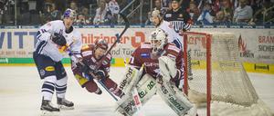 Während die Eisbären im Abschluss oft scheiterten, agierte München vor Petri Vehanen sehr effektiv.
