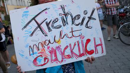 Eine Teilnehmerin einer Demonstration in Nürnberg gegen das Polizeiaufgabengesetz.
