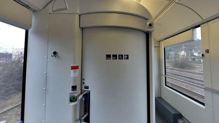 Der Hilferuf Oomens über Twitter wurde gehört - und er aus der Zugtoilette befreit.