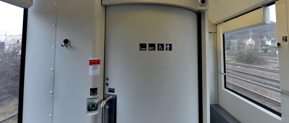Der Hilferuf Oomens über Twitter wurde gehört - und er aus der Zugtoilette befreit.