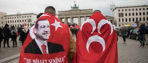 Drei Monate vor dem Wahltermin, sind ausländischen Amtsträgern Wahlkampfauftritte in Deutschland verboten. Türkische Politiker könnten trotzdem direkten Kontakt zu den Wählern suchen.
