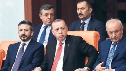 Herausgefordert. Erdogan hat Neuwahlen für Juni angesetzt, weil er den Moment für günstig hielt. Jetzt regt sich die Opposition. 
