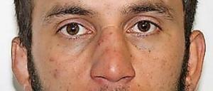 Der Gesuchte Muslim Aliyashanov soll sich in Berlin aufhalten. Er wird verdächtigt, im November 2017 in Bremen einen Mann erstochen zu haben.