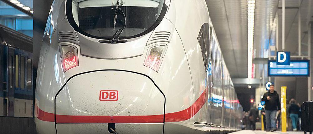 Berliner Politiker rettet sich per Twitter aus dem WC eines EC.