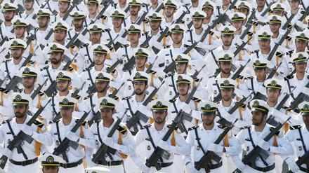 Iranische Soldaten bei einer Militärparade