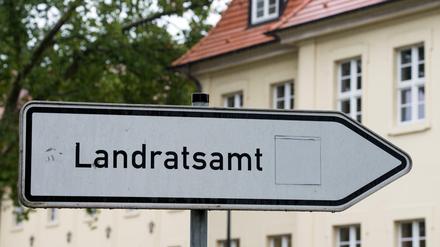 In sechs der 14 Landkreisen von Brandenburg wurden am 22. April neue Landräte gewählt.