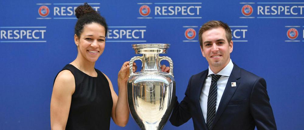 Celia Sasic und Philipp Lahm begleiteten DFB-Präsident Reinhard Grindel nach Nyon.