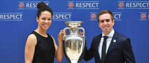 Celia Sasic und Philipp Lahm begleiteten DFB-Präsident Reinhard Grindel nach Nyon. 