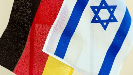 Der Bundestag will die deutsch-israelischen Beziehungen würdigen - im Detail aber sind die Fraktionen dabei nicht auf einem Nenner. 