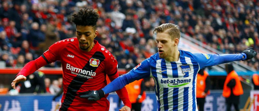 Arne Maier (rechts) hat sich bei Herthas Profis schnell zu einer festen Größe entwickelt.