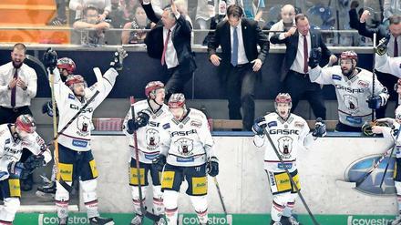 Lust auf mehr. Die Eisbären bestreiten am Dienstag definitiv ihr letztes Saisonheimspiel. Danach soll aber noch eine Auswärtsreise nach München folgen. 