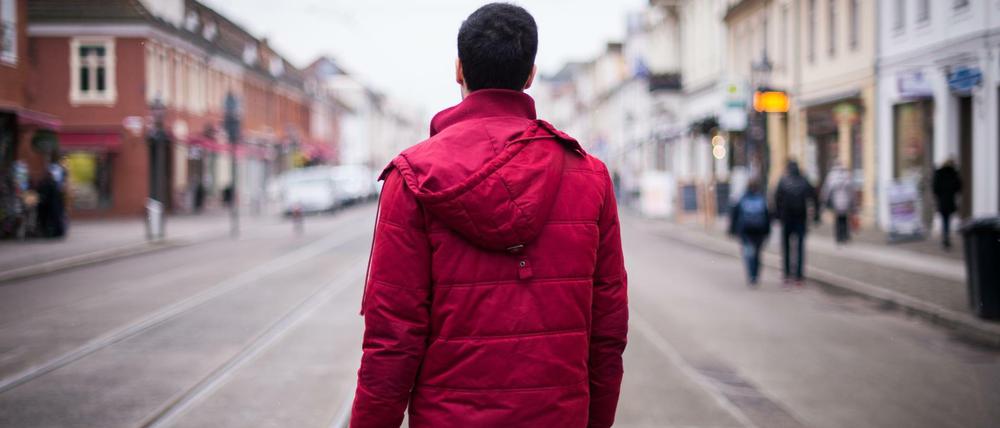 2Ein Flüchtling in Potsdam, aufgenommen im Januar. Bevor Versuche mit Integration und Sprachlernen überhaupt sinnvoll sind, brauchen zahlreiche Geflüchtete private und professionelle Hilfe, um Traumata im Zusammenhang mit ihren Fluchtgründen oder ihrer Flucht zu bewältigen.
