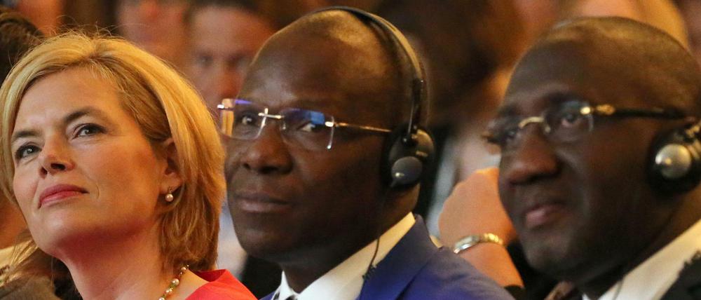 Julia Klöckner (CDU), Bundesagrarministerin, neben ICCO-Direktor Jean-Marc Anga und dem Handelsminister der Elfenbeinküste, Souleymane Diarrassouba