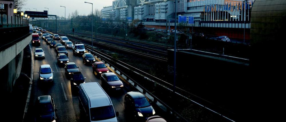 Stadtautobahn A 100 am ICC in Charlottenburg.