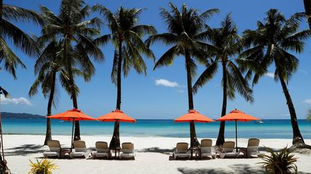 Leerer Traumstrand auf der Insel Boracay.