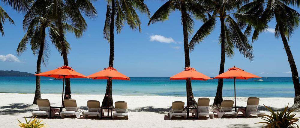 Leerer Traumstrand auf der Insel Boracay.